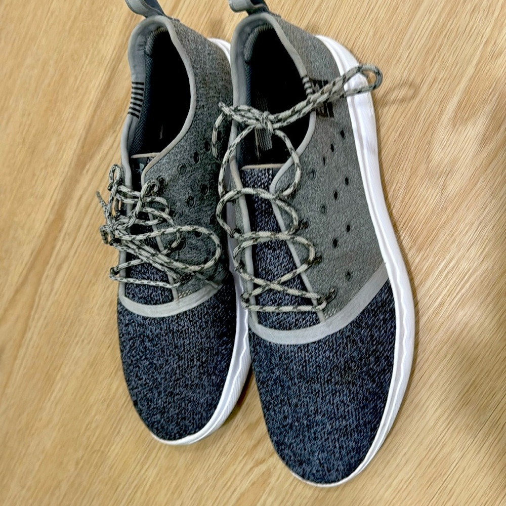 UNDER ARMOUR Men's Charged 2.0 Walk - Running Shoe Grey & White Knit Size 10.5